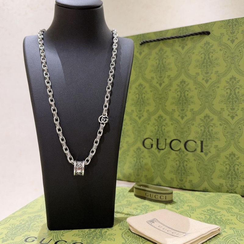 G*u*i necklaces
